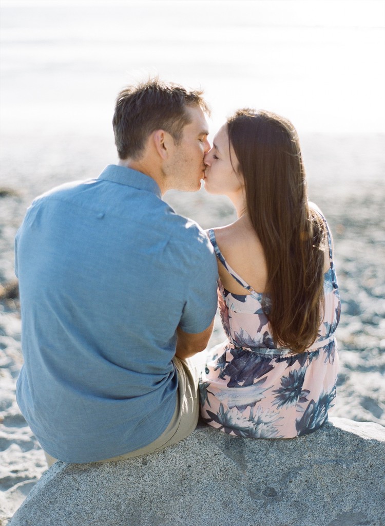 01_sweet_kiss_engagement_photography_san_diego_county_Moonlight_beach
